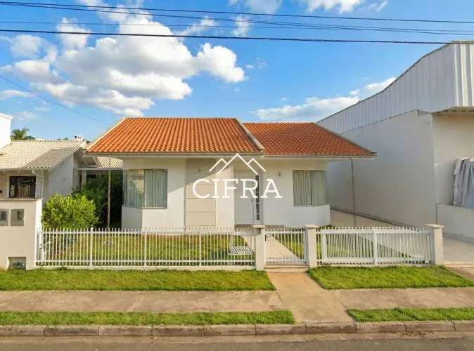 Casa de Alvenaria - Venda - 04 dormitórios - 206m2 - Semi Mobiliada - Rua Argentina - Jard