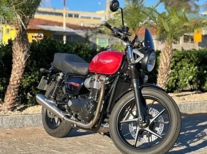 Triumph Street Twin 900