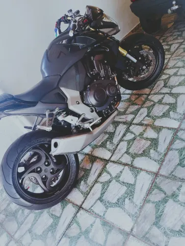 Cb 1000r