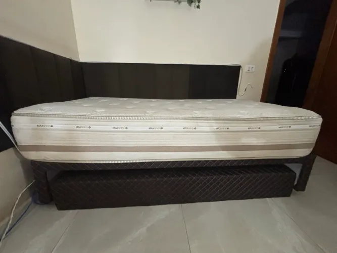 Vendo cama box solteiro + base + colchão auxiliar da base.