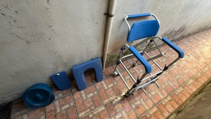 Cadeira de Banho em Alumínio D60 Dellamed ? Até 150 kg