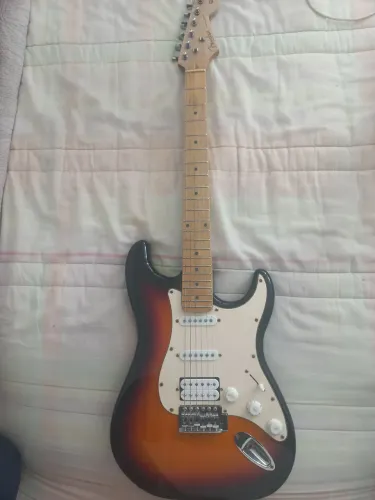 Guitarra Stratocaster (não é Fender) Troco