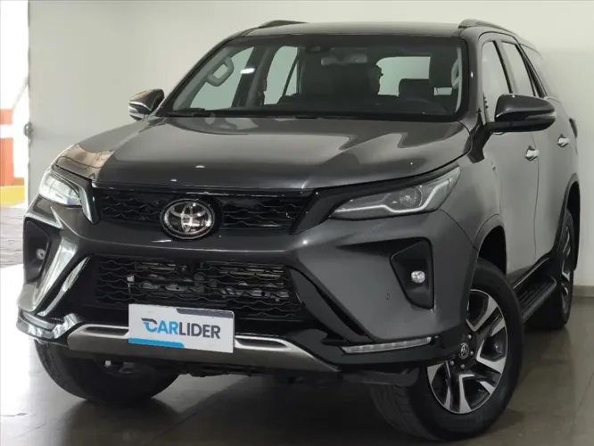 Toyota Hilux SW4 4X4 2.8 Diesel 2025