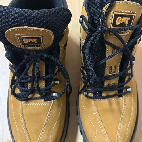 Bota amarela