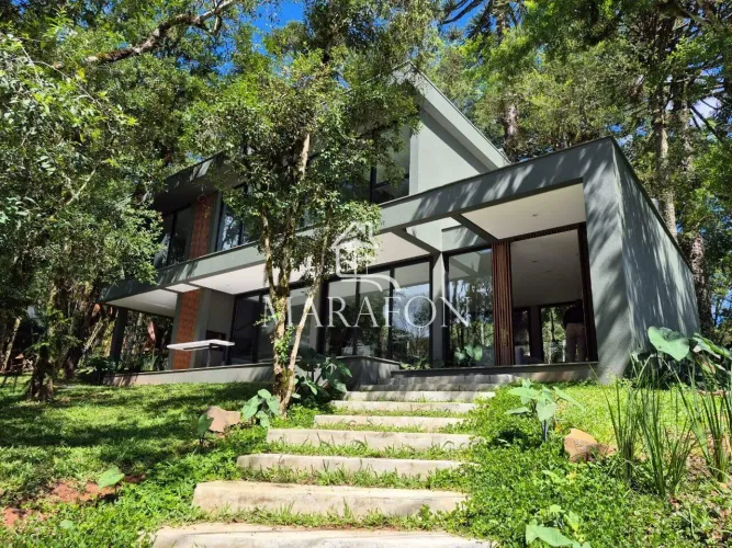 CASA À VENDA EM CANELA NO CONDOMÍNIO PINHEIRO GROSSO!