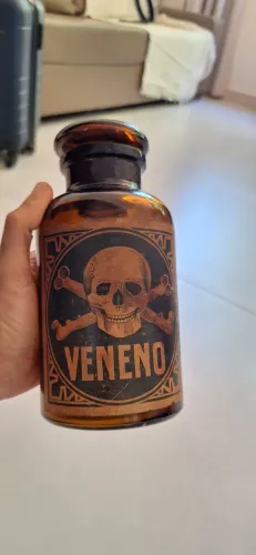 Antigo vidro de farmácia