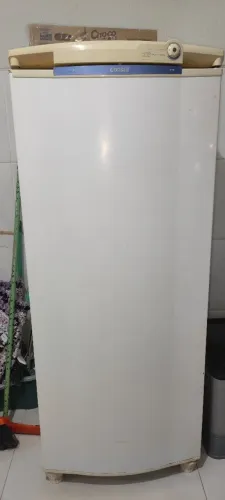 Vendo geladeira com defeito
