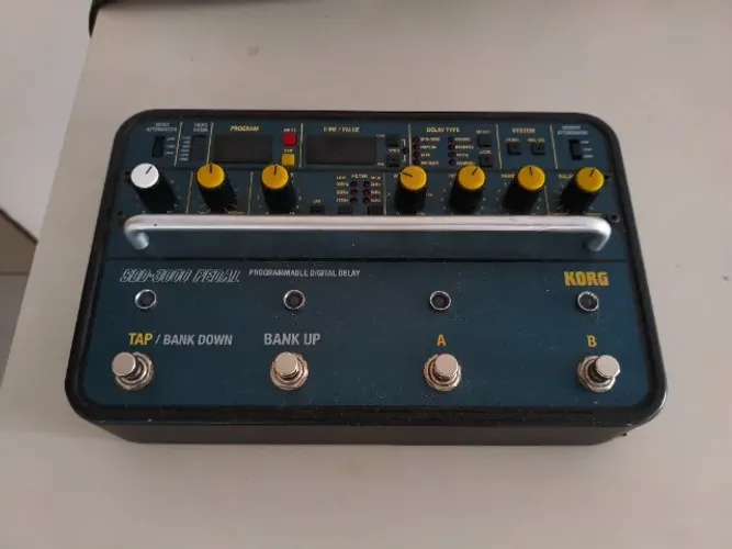 Pedal Korg Digital Delay Sdd3000 com fonte original(The Edge U2, Cold Play)