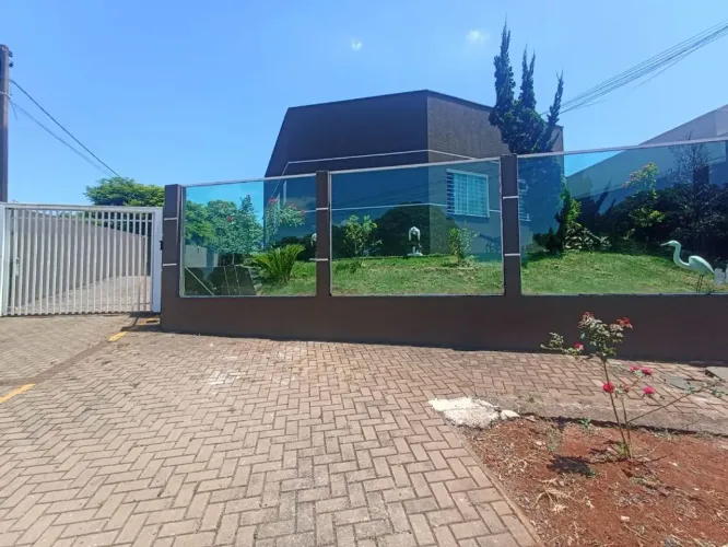 Casa para Alugar com 3 quartos em condomínio por R$1.500,00 na Rua Israel da Vigo Silveira