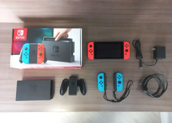 Nintendo Switch v1 + par extra de joy-cons