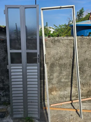 Porta de Alumínio com vidro Completa