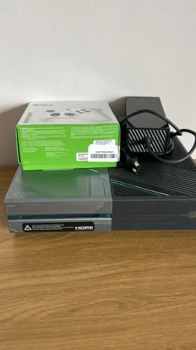Xbox One edição limitada Halo - 1TB