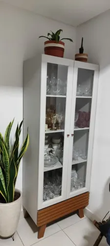 Vendo cristaleira semi nova 