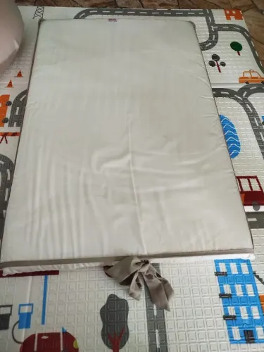 Trocador de cômoda com capa impermeável