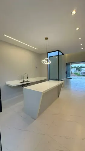 BELA CASA NO CONDOMÍNIO PORTO MARINA