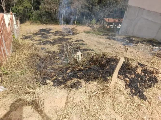 Terreno em bairro de chácaras