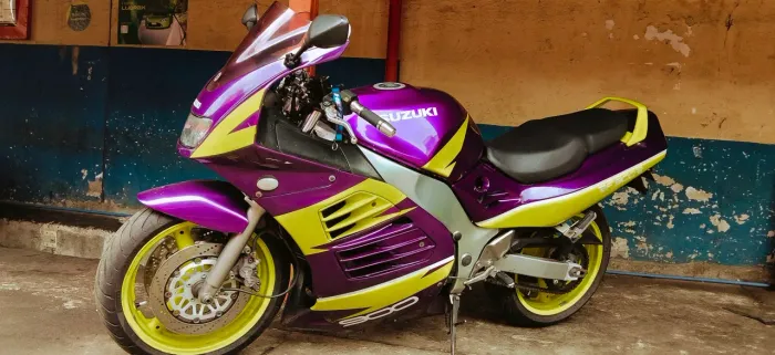 Suzuki 900