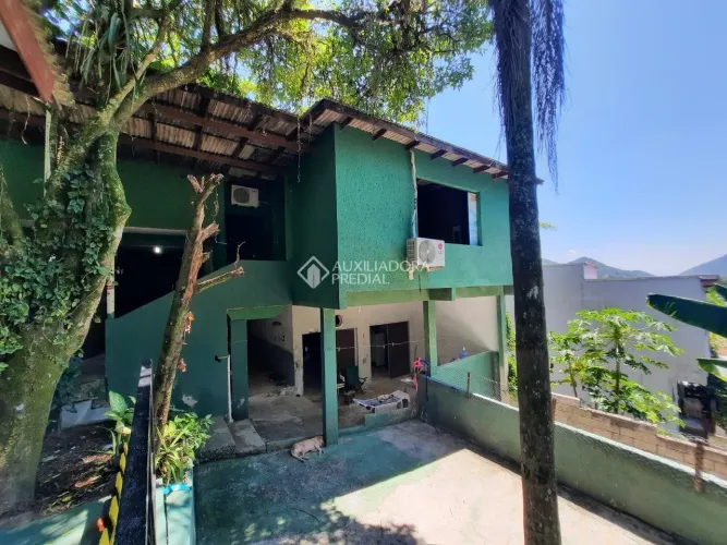 Casa Comercial e Residencial a venda no Sul da Ilha em Florianópolis SC!