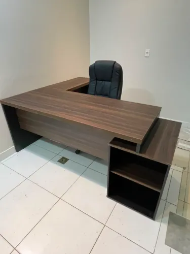 MESA PARA ESCRITÓRIO COM GAVETEIRO E NICHO LOJA IKONOFFICE