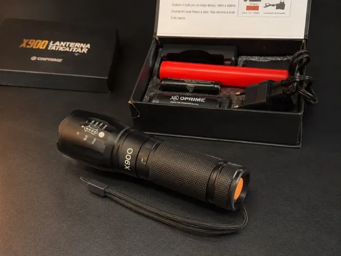 Lanterna Tática X900 Recarregável com Zoom e Kit Completo