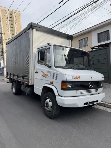 Mercedes Mb 710 4x2 Baú Sider
