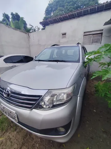 Toyota Hilux SW4 SR 4X2 2.7/ 2.7 Flex 16V Aut. 2013