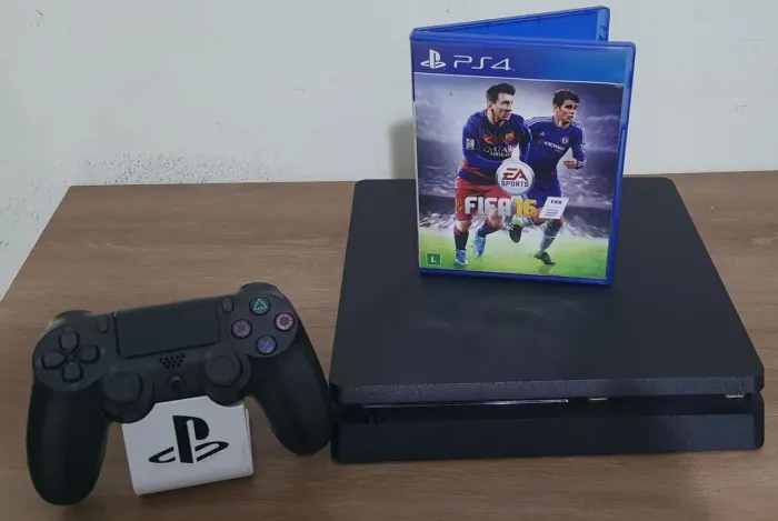 Vendo Playstation 4 Slim conservado