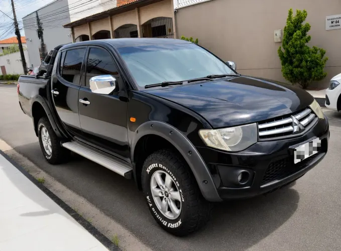Mitsubishi L200 Triton GLS 3.2 CD TB Int.diesel MEC 2015