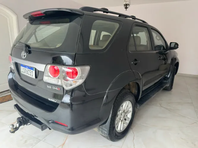 Toyota Hilux SW4 SRV D4-d 4X4 3.0 TDI Dies. AUT 2015