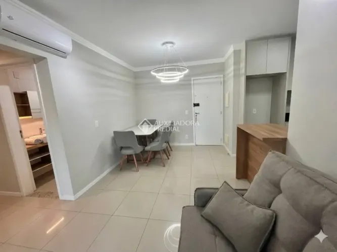 Apartamento 2 quartos com suíte, andar alto com sol da manhã e vista livre, sacada com chu
