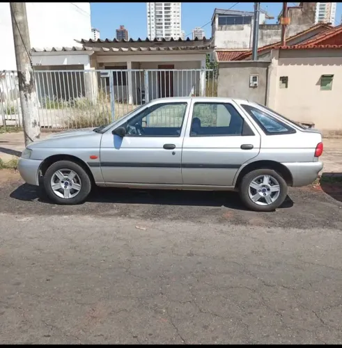 Ford Escort GL 1.6 MPI 2000