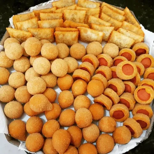 Cento de salgadinhos
