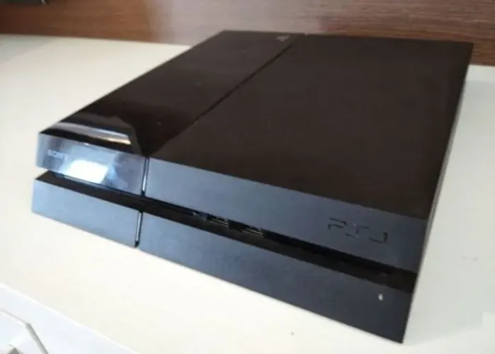 Ps4 fat 500gb mais 3 jogos