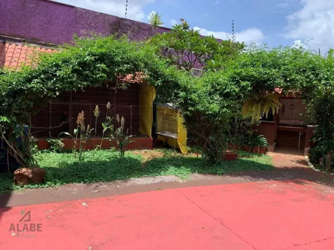 "Maravilhosa casa Chácara Flora para venda ou locação 498m², 6 vagas com piscina"