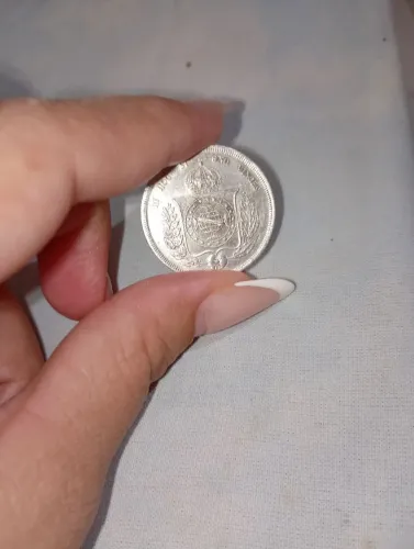 Vende-se moeda antiga