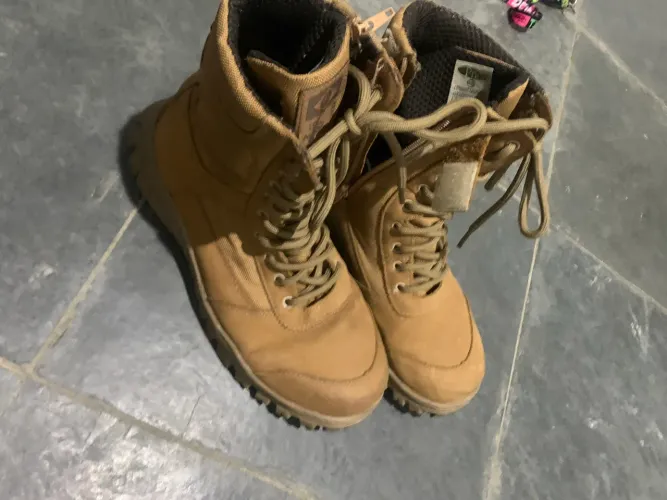 Bota coturno , semi nova 