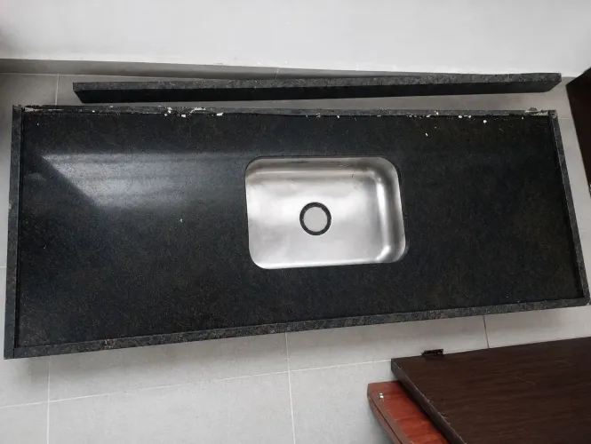 Bancada de Granito Preto com Cuba de Inox - Usada (1,50 x 0,58)