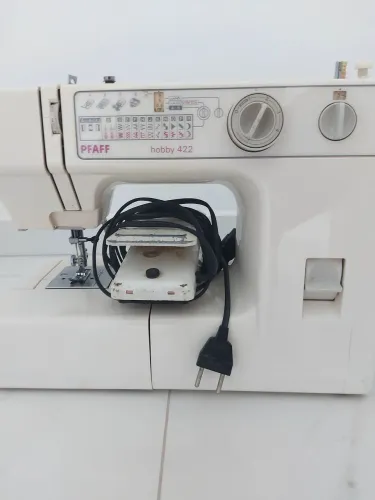 Vendi máquina de costura