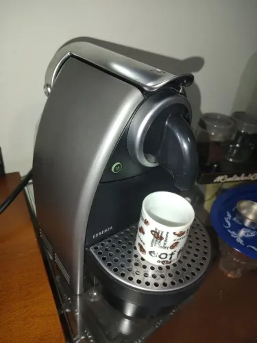 Cafeteira Nespresso Essenza