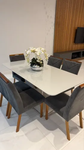 Mesa de jantar 6 lugares R$1.600,00