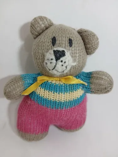 Antigo Urso feito de croche (trico) medindo 17cm