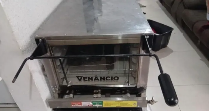 Forno a gás Venâncio semi novo com pedra reflataria todo inox medida 65x60 com garantia