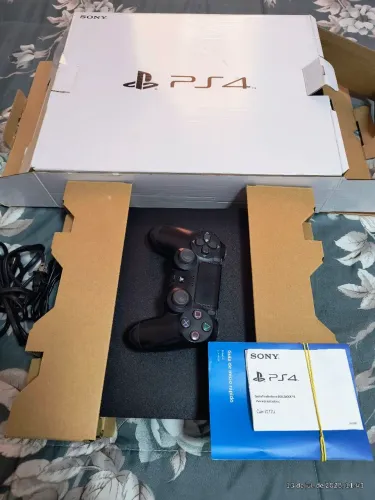 Playstation 4 Slim 500GB na caixa, parcelo com taxa