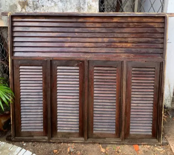 Janela veneziana em Ipê maciço 1,50 x 1,30