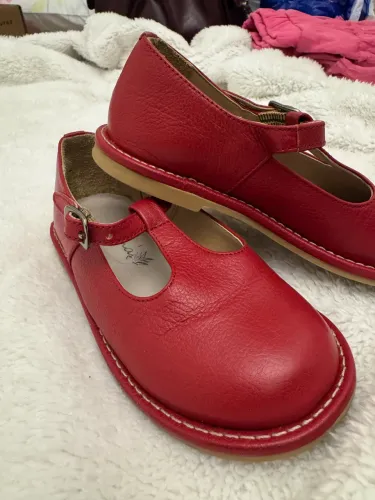 Sapato dos sonhos! Vermelho e 100% couro. Grife: Ananás - tamanho 25.