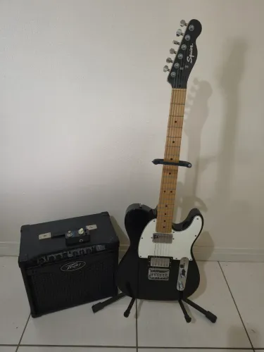Guitarra Squier + Ampli Peavey