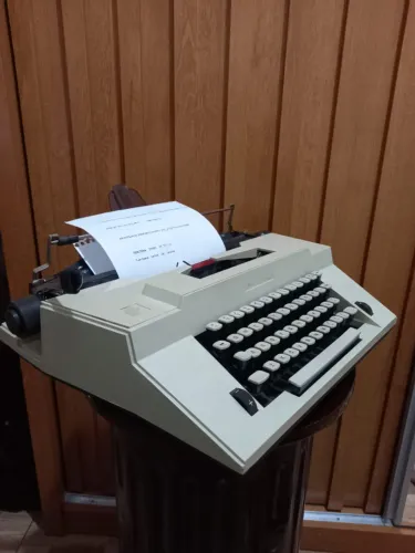 Máquina de Escrever Remington 33L Antiga Funcionando Conservada