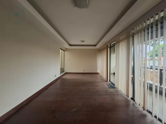 Casa á venda no bairro Itapoã, Belo Horizonte - MG.