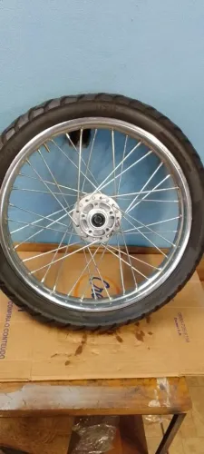 Roda Bros aro 19 dianteira com pneu 
