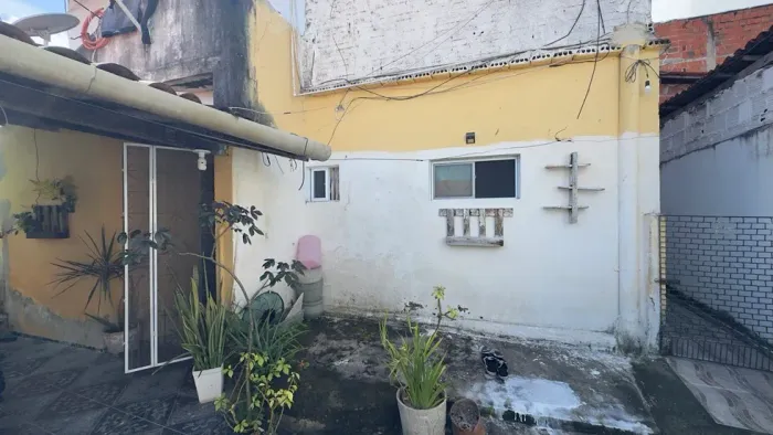 Casa com 2 Quartos e 60m² na Rua Bélgica, com Cozinha Planejada